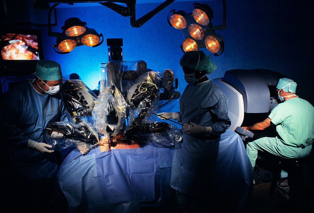 Robotic heart surgery