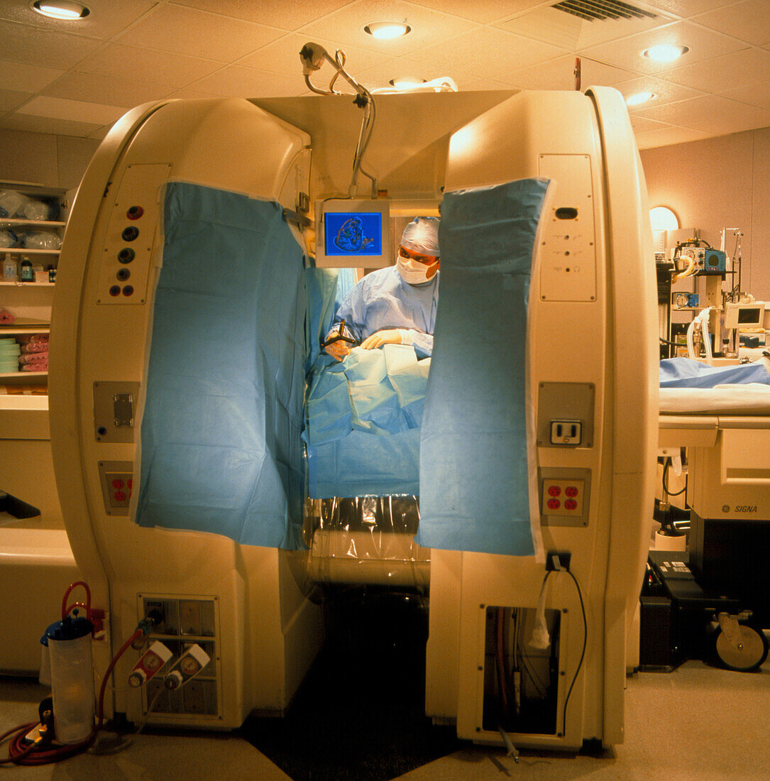 Brain surgeon uses MRI scanner during surgery