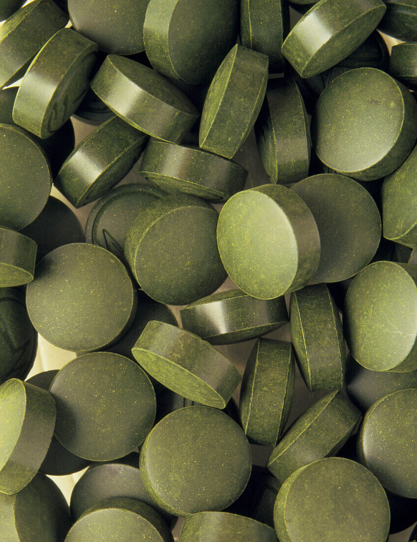 Spirulina algae health pills