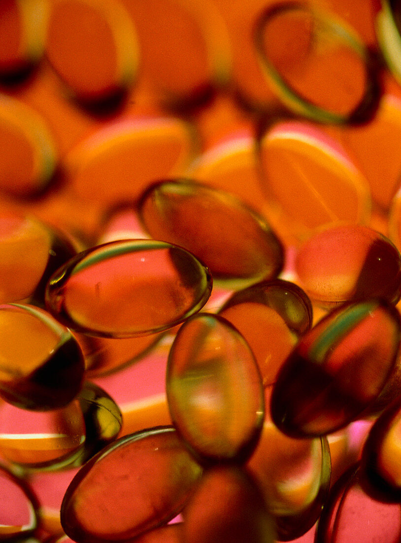 Pill capsules containing garlic oil