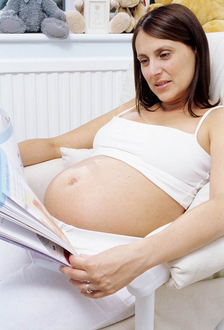 Pregnant woman reading