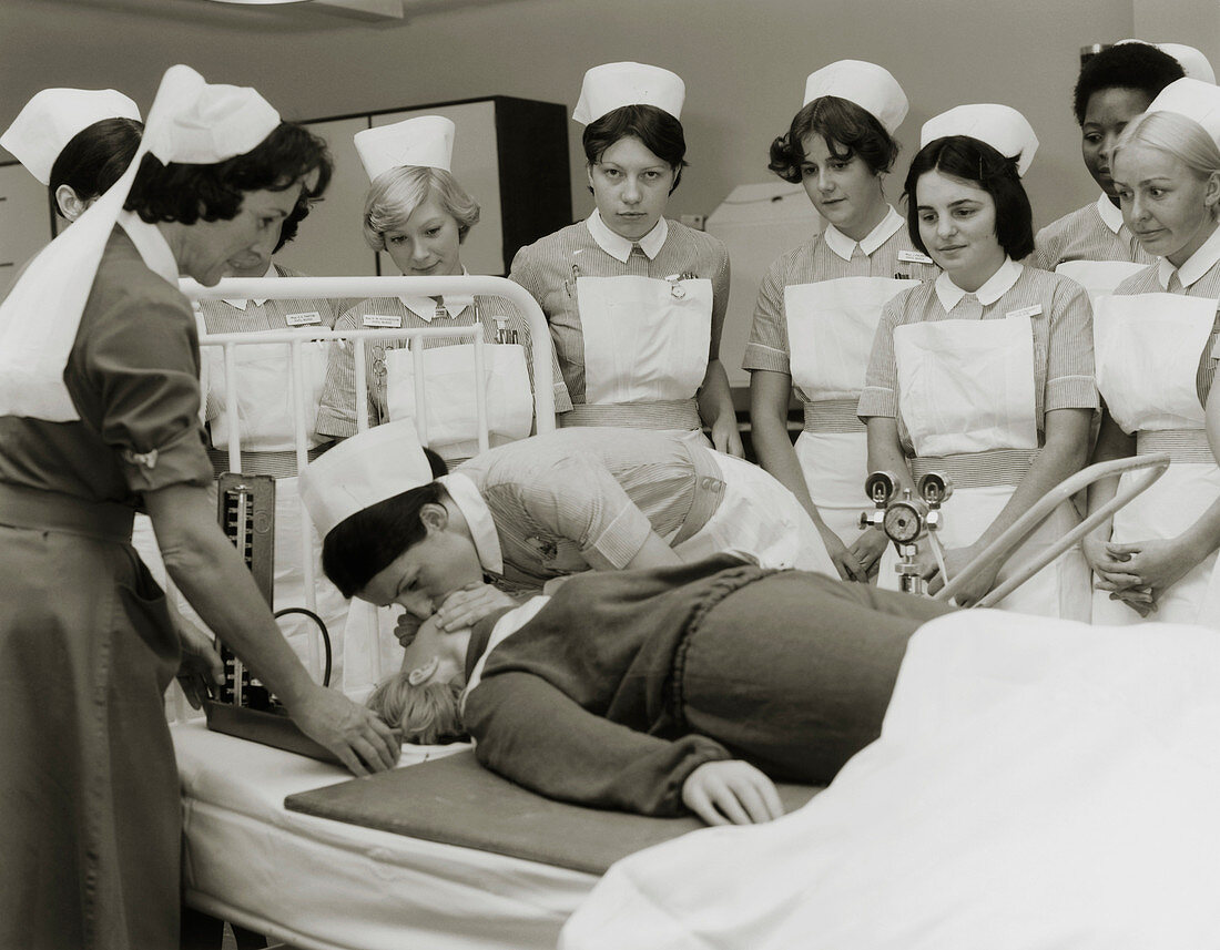 Student nurses during resuscitation training