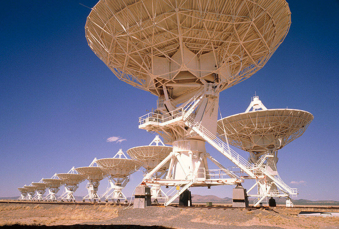 Dish antennae of the VLA radio telescope,NM,USA