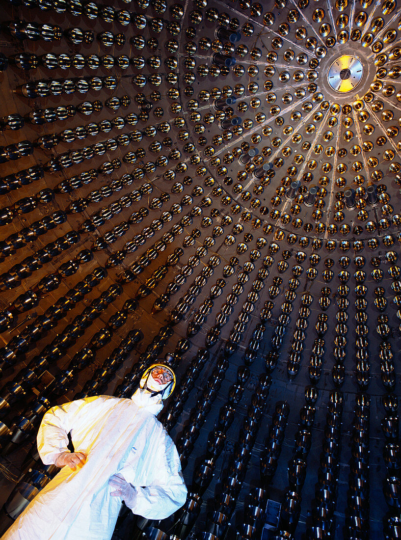 Neutrino detector