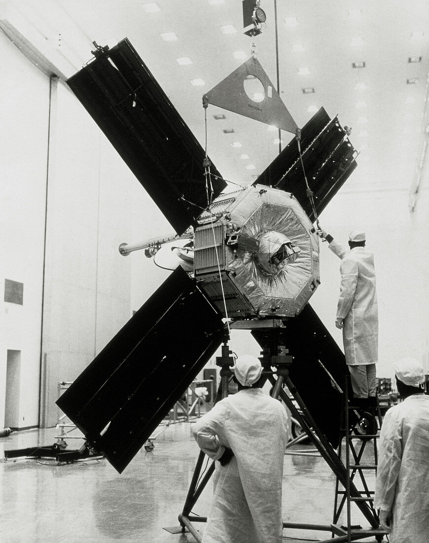 Technicians prepare a Mariner-Mars 64 spacecraft