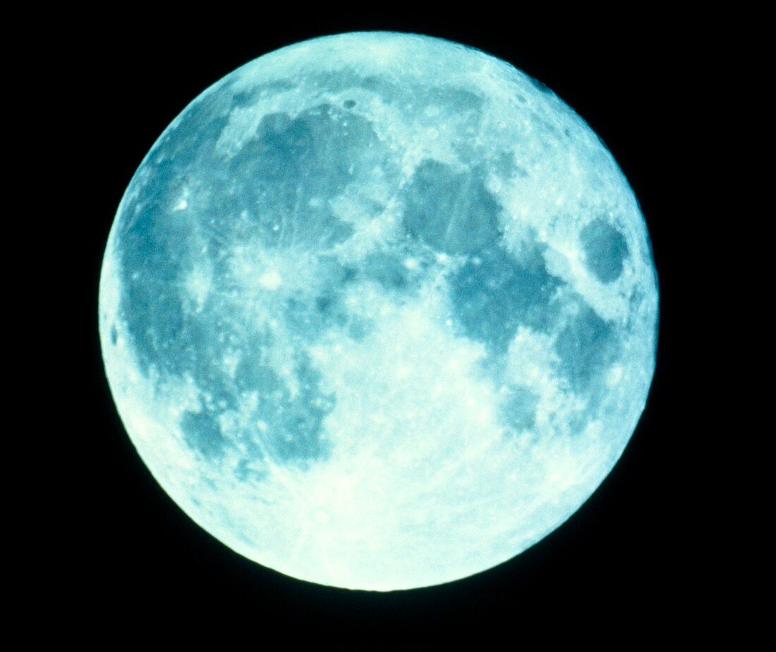 Telescope photo of full moon from earth