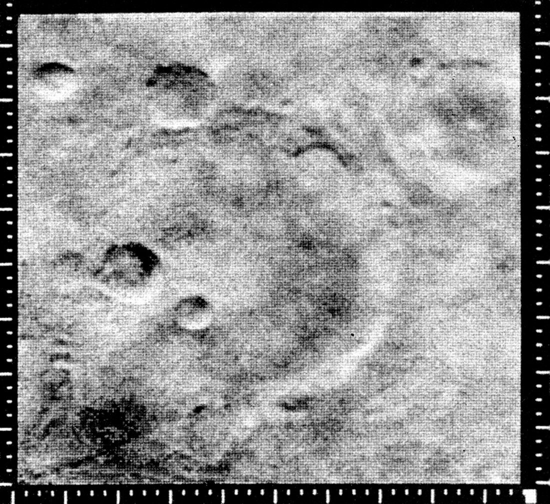 Mariner crater on Mars,Mariner 4 image