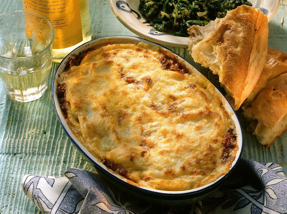 Pastitsio: Greek macaroni and mince bake