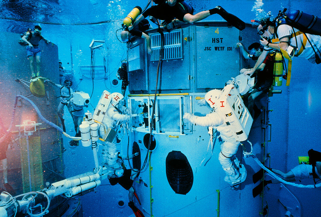 Underwater rehersal,HST repair mission