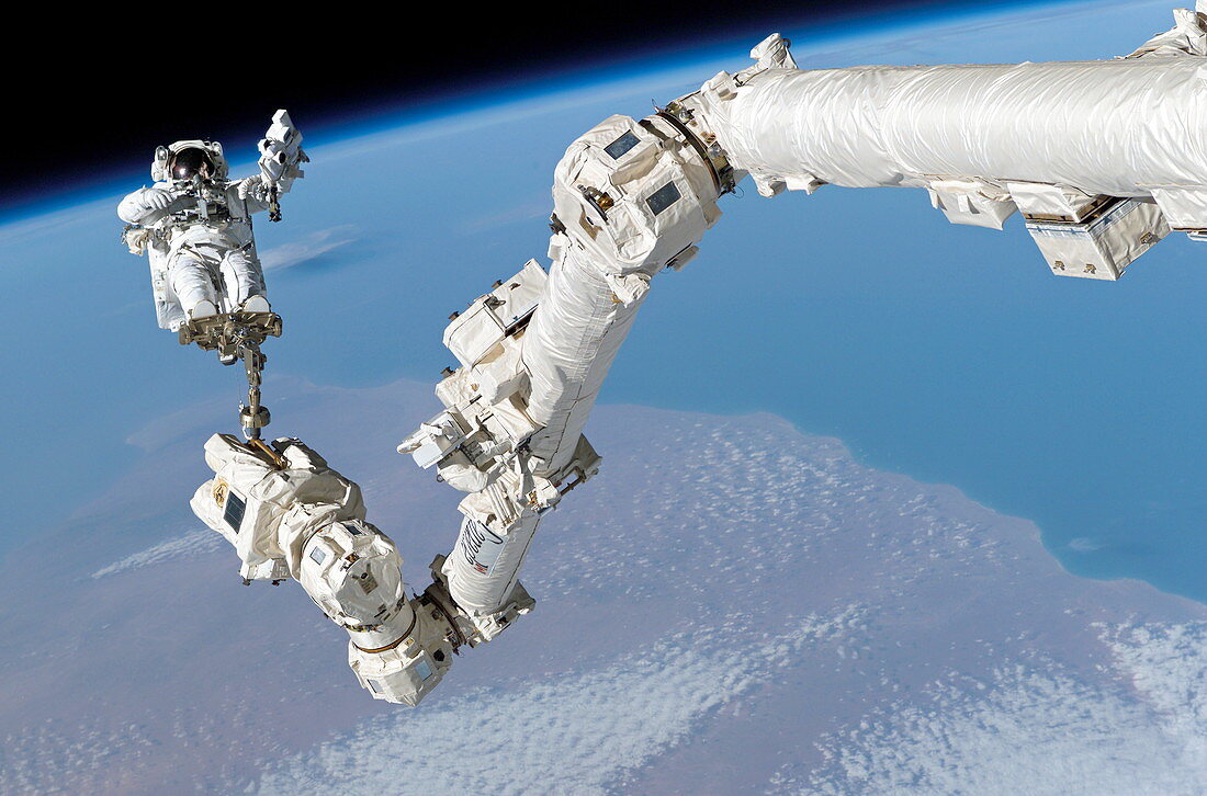 Return to Flight spacewalk,03/08/2005