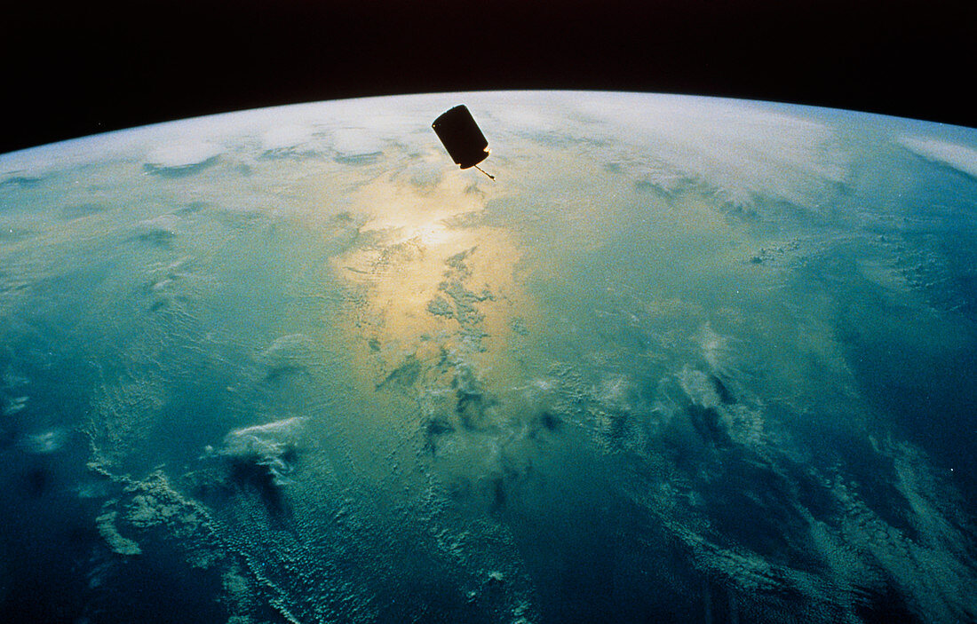 The communications satellite INTELSAT VI (F3)