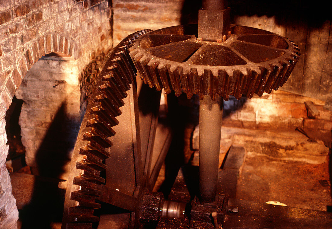 Gearing system inside a water mill