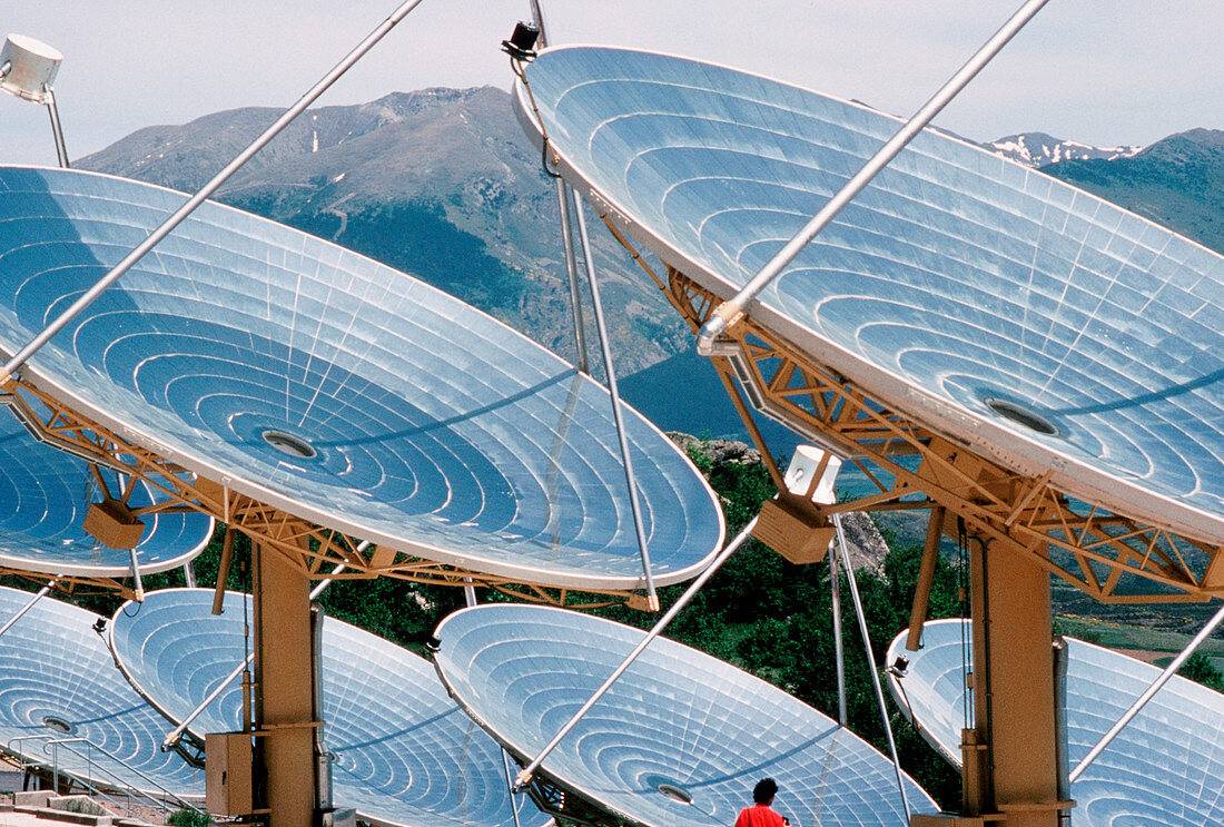 Parabolic solar dishes at the Themis