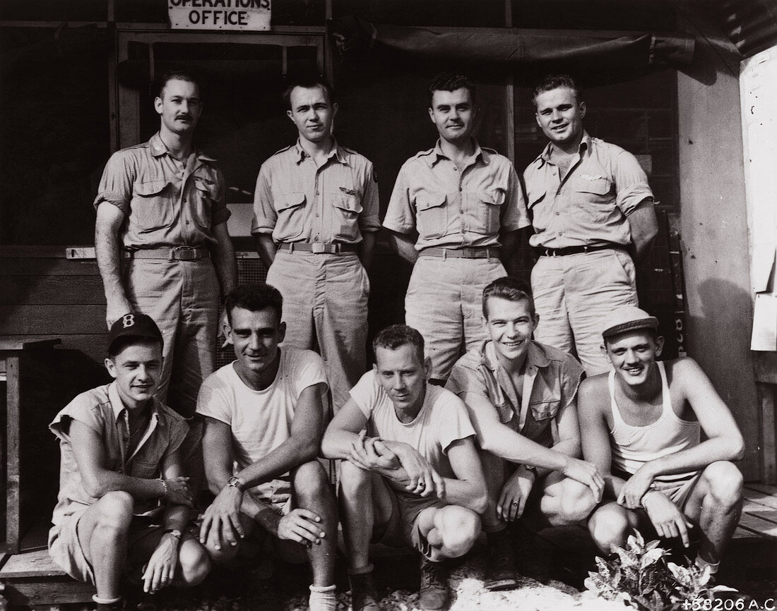 Crew which dropped the first atomic bomb