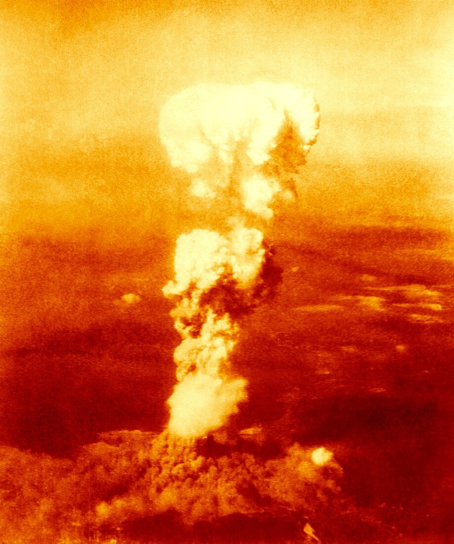 Atomic burst over Hiroshima,1945