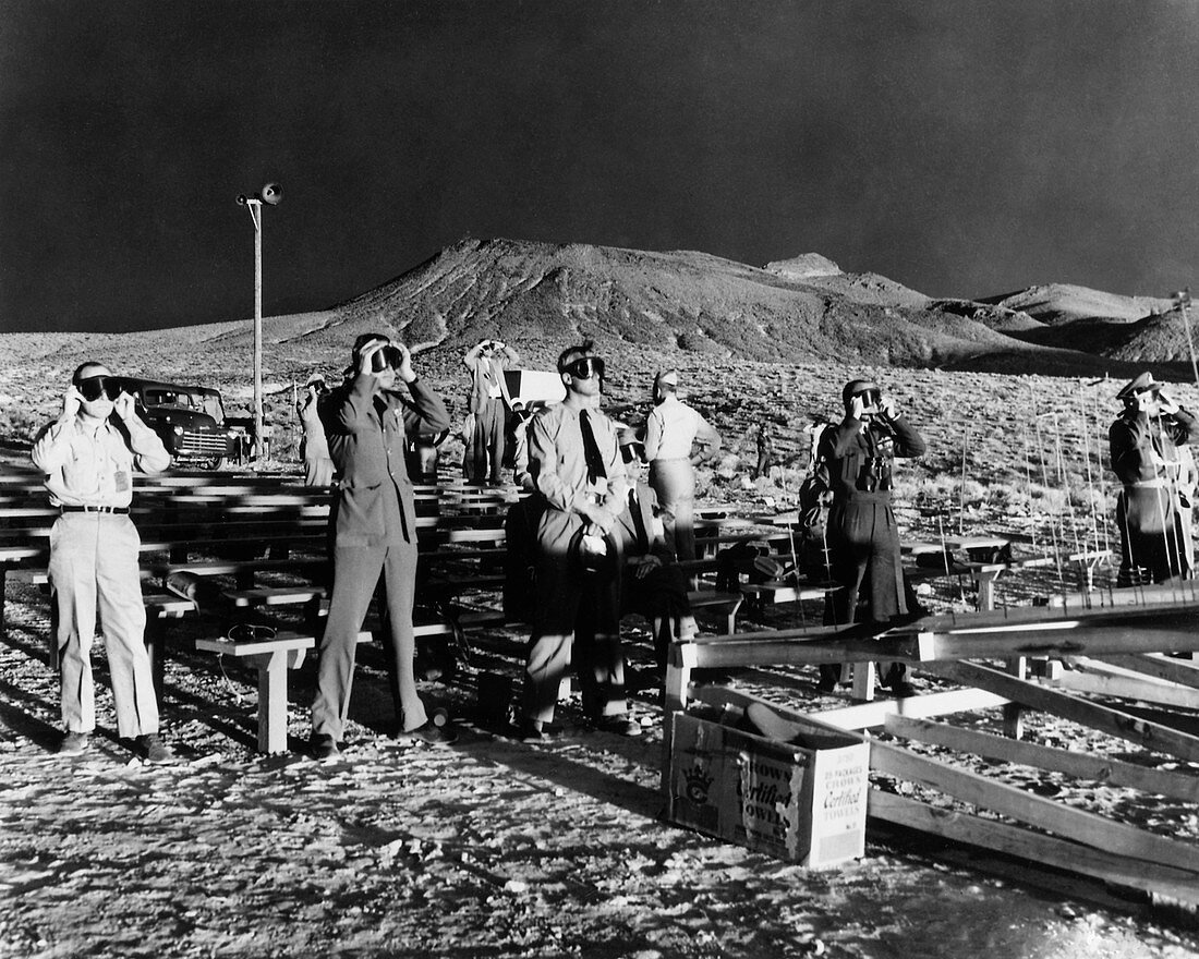 Operation Teapot atom bomb test,1955