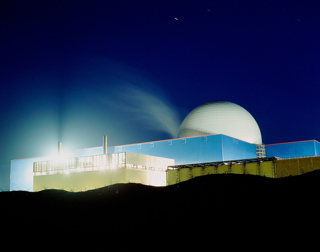 Sizewell 'B' nuclear power station,night