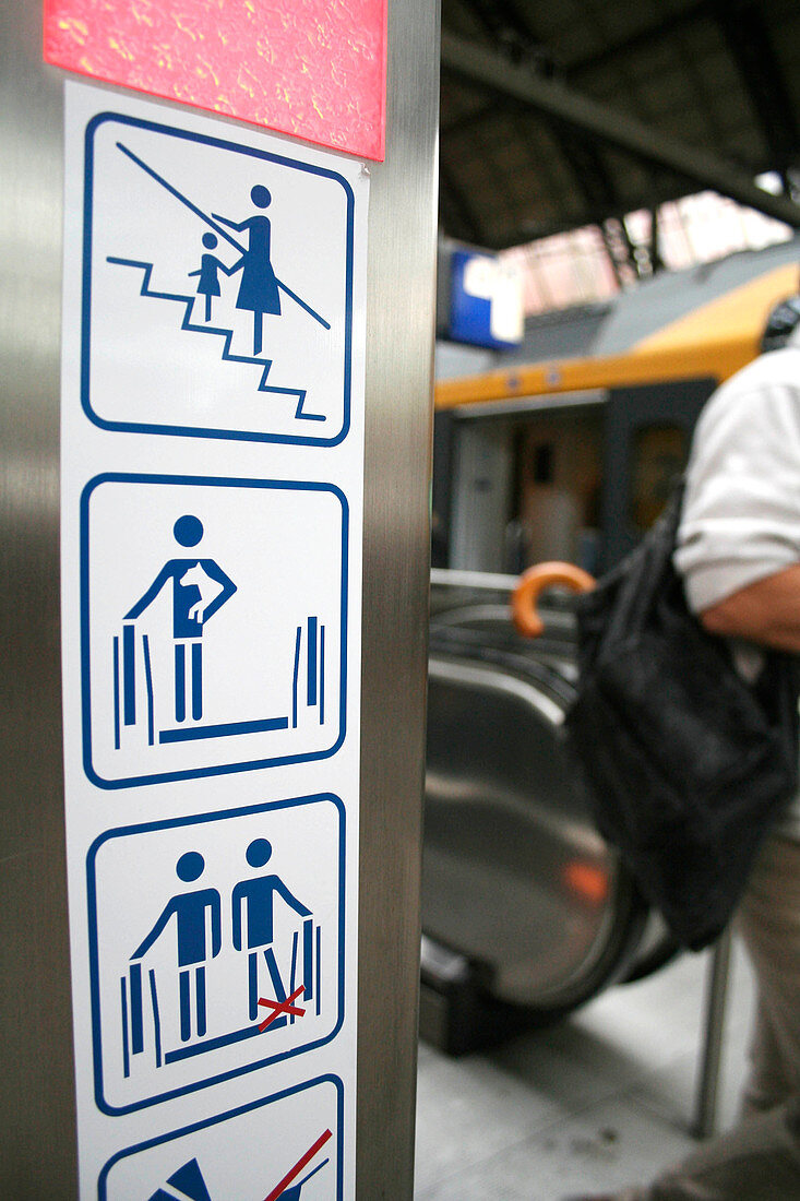 Escalator safety signs