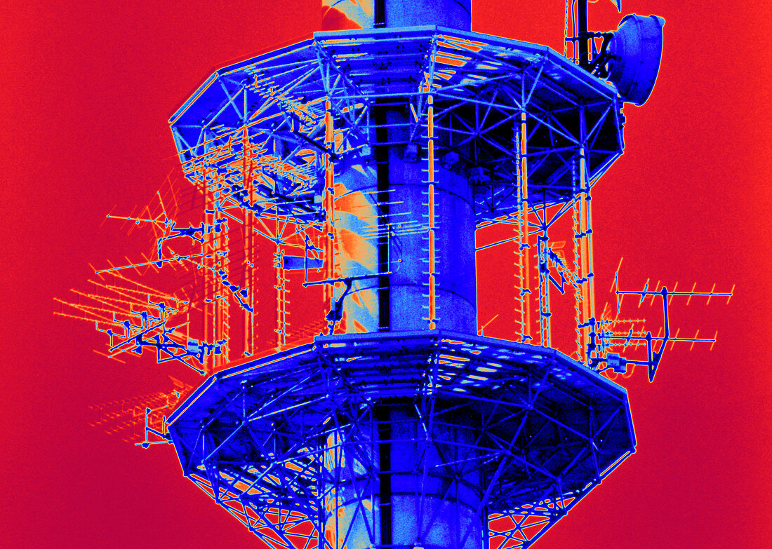 Multi-platform radio mast for telecommunications