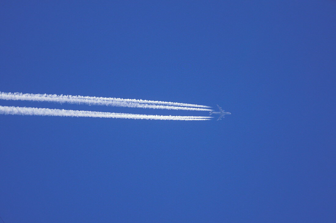 Aircraft contrail