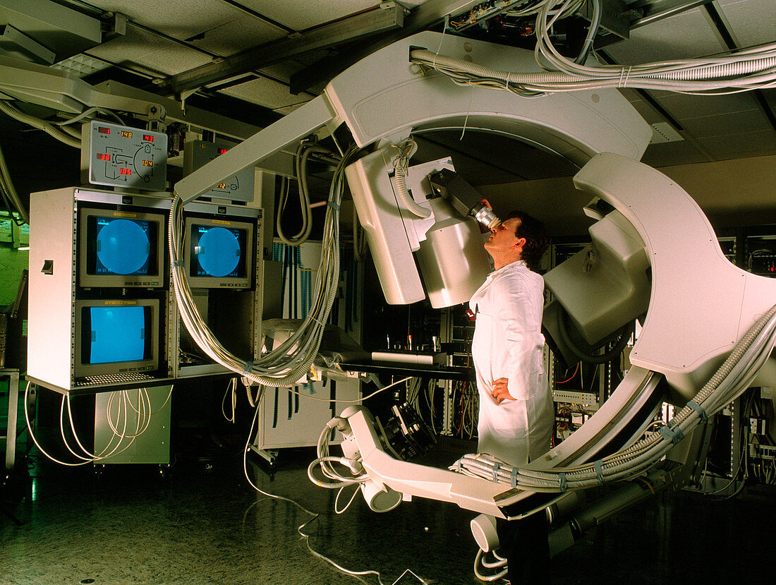 Checking angiocardiography machine