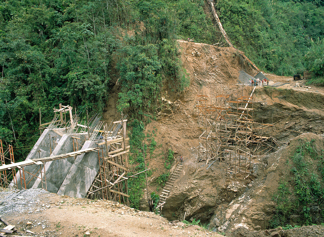 Construction of a concrete road bridge in Ecuador