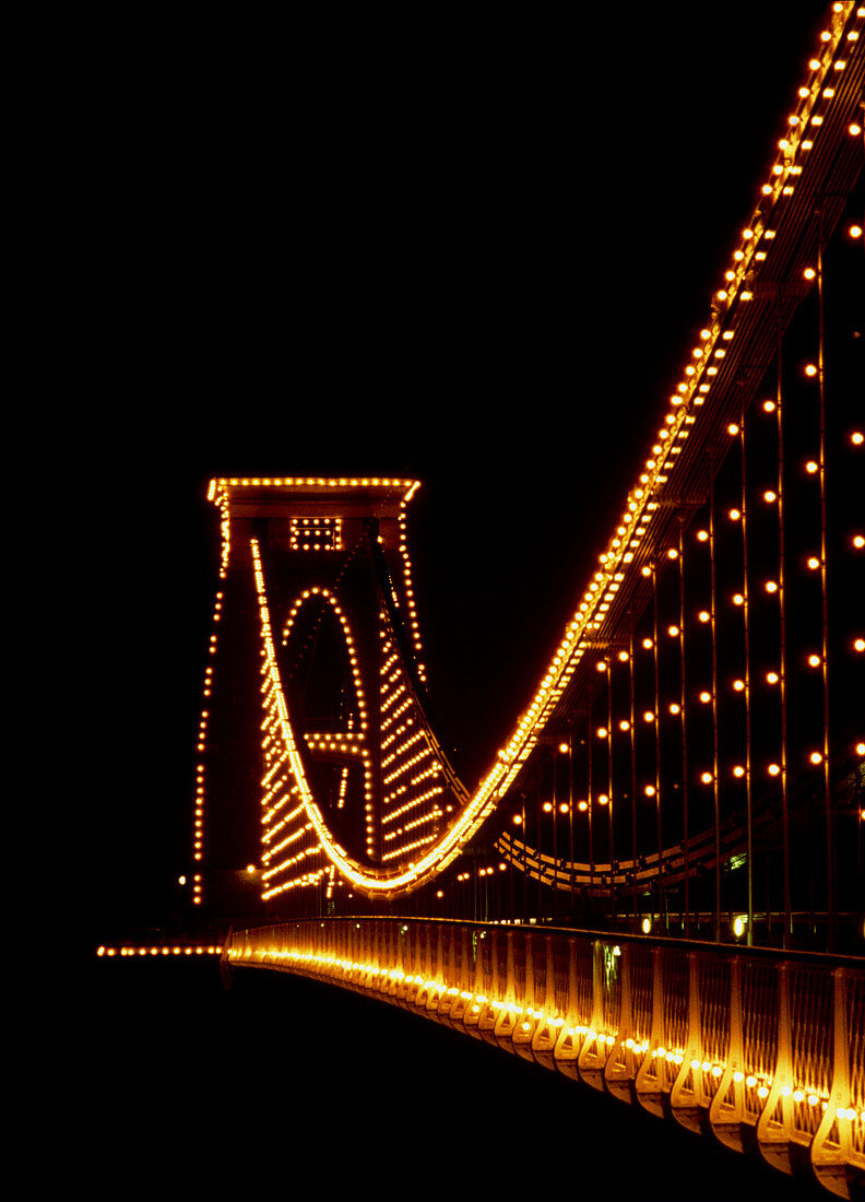 Clifton suspension bridge at night