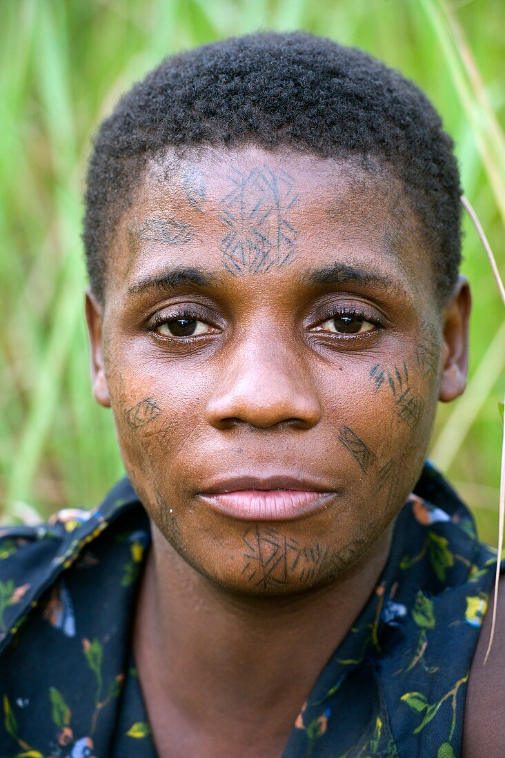 BaAka woman facial markings