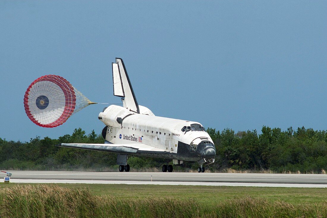 Discovery's final landing,2011