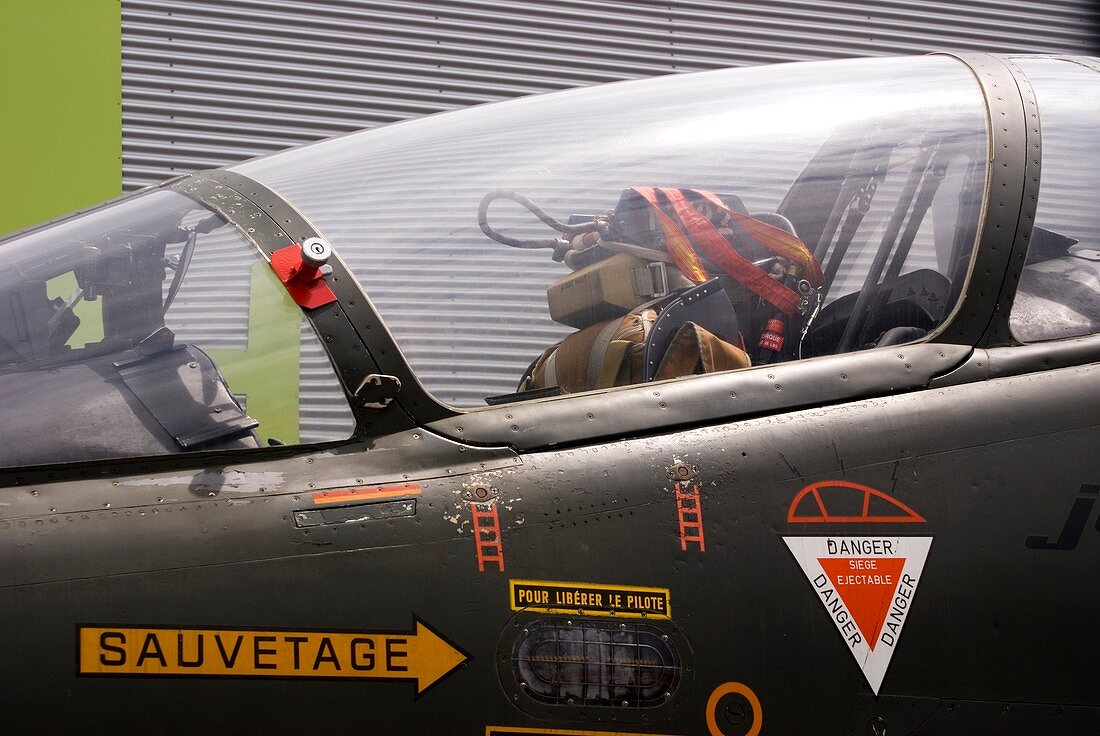 Fighter aircraft cockpit