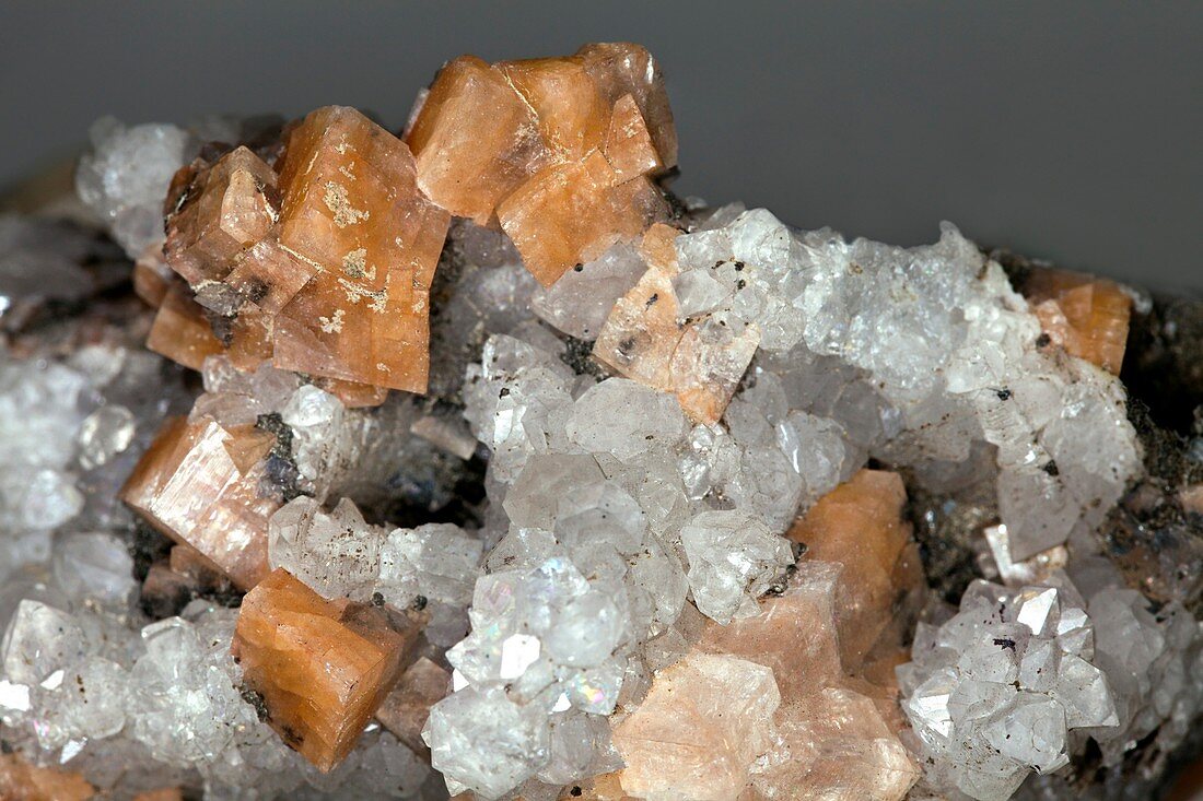 Chabazite crystals in quartz