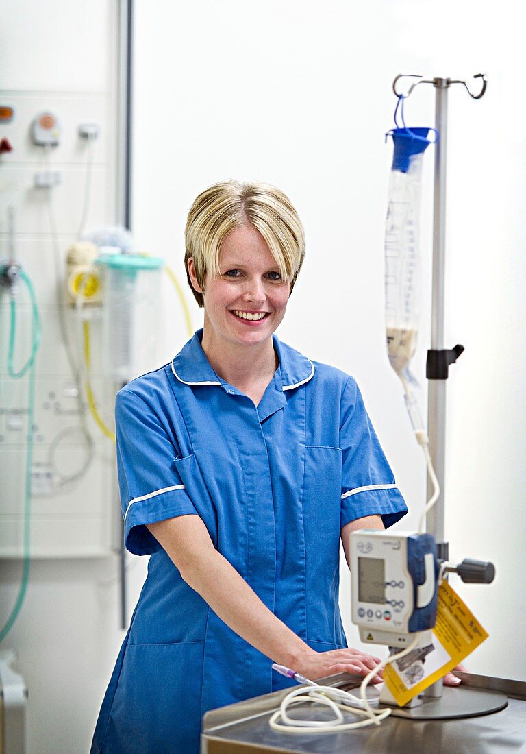 Nurse with iv infusion machine