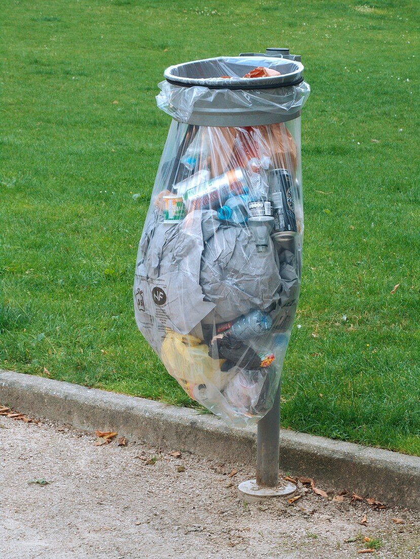 Rubbish bin