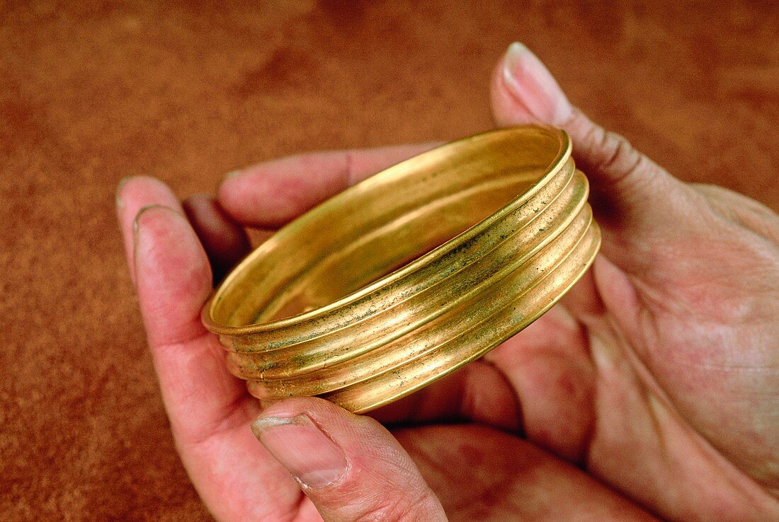 Bronze Age gold bracelet