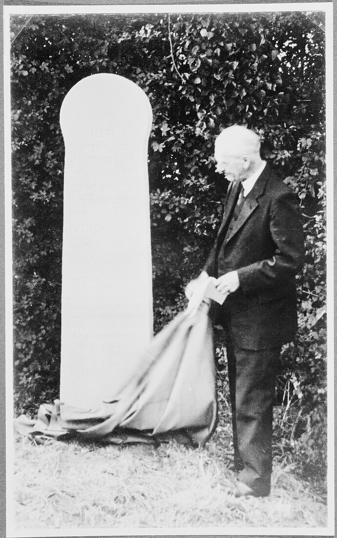 Keith unveiling Piltdown memorial,1938
