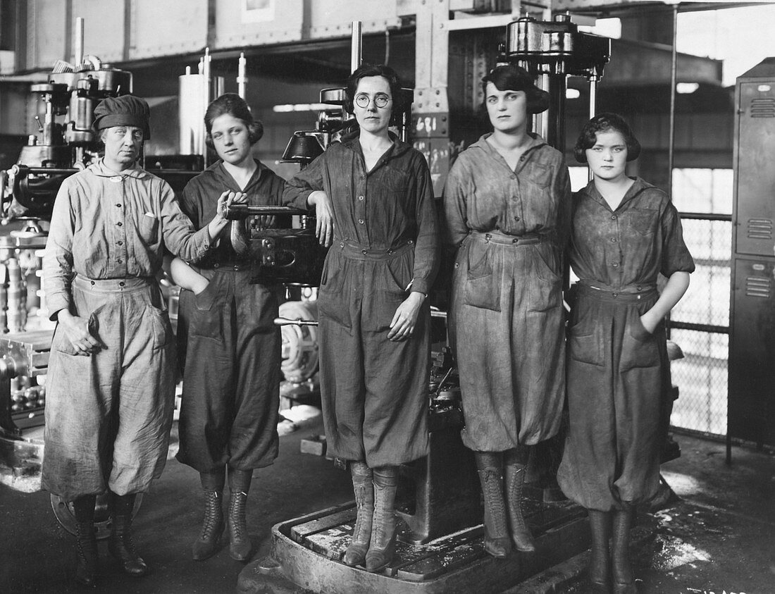 Industrial factory workers,1919