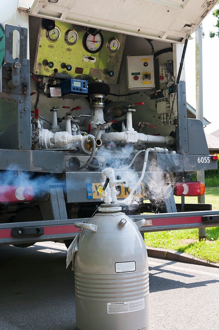 Liquid nitrogen delivery