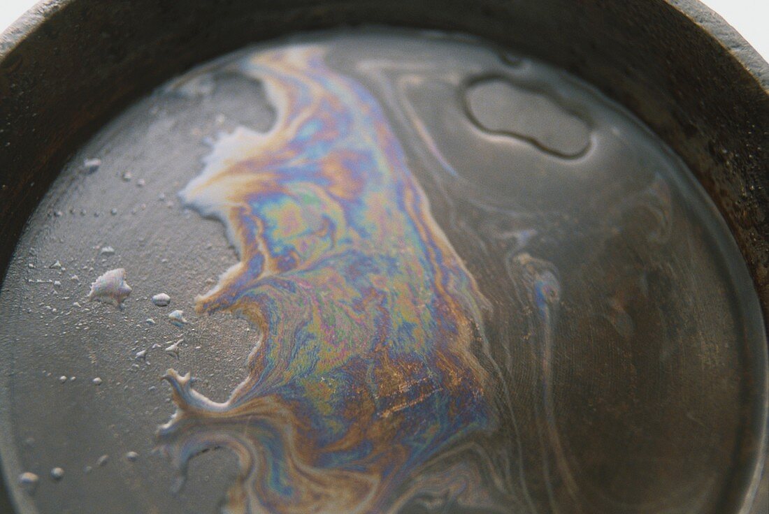 Petrol in a pan,reflected light