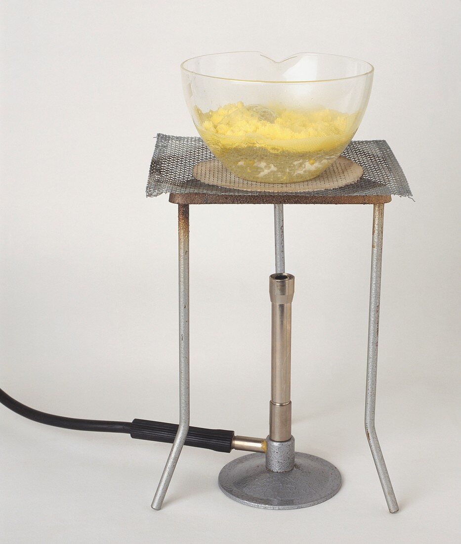 Glass dish with suspension of sulphur