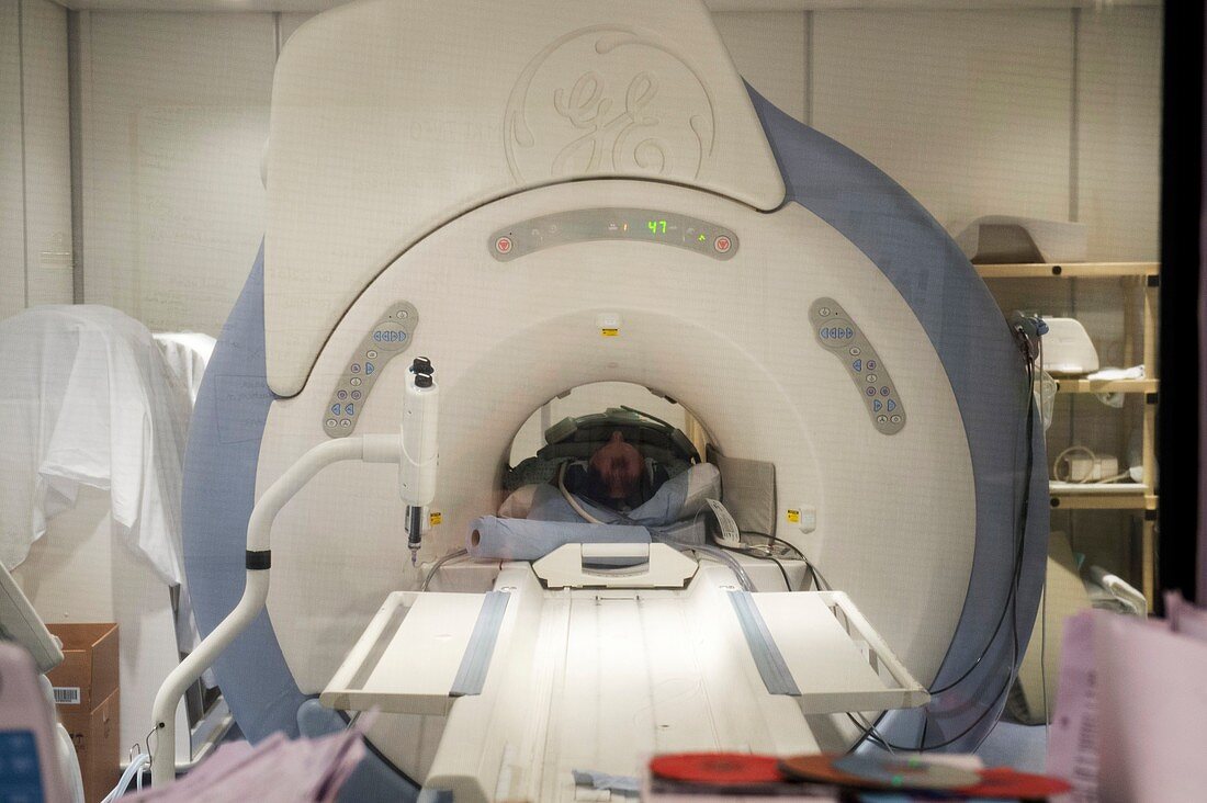 Magnetic resonance imaging scanner