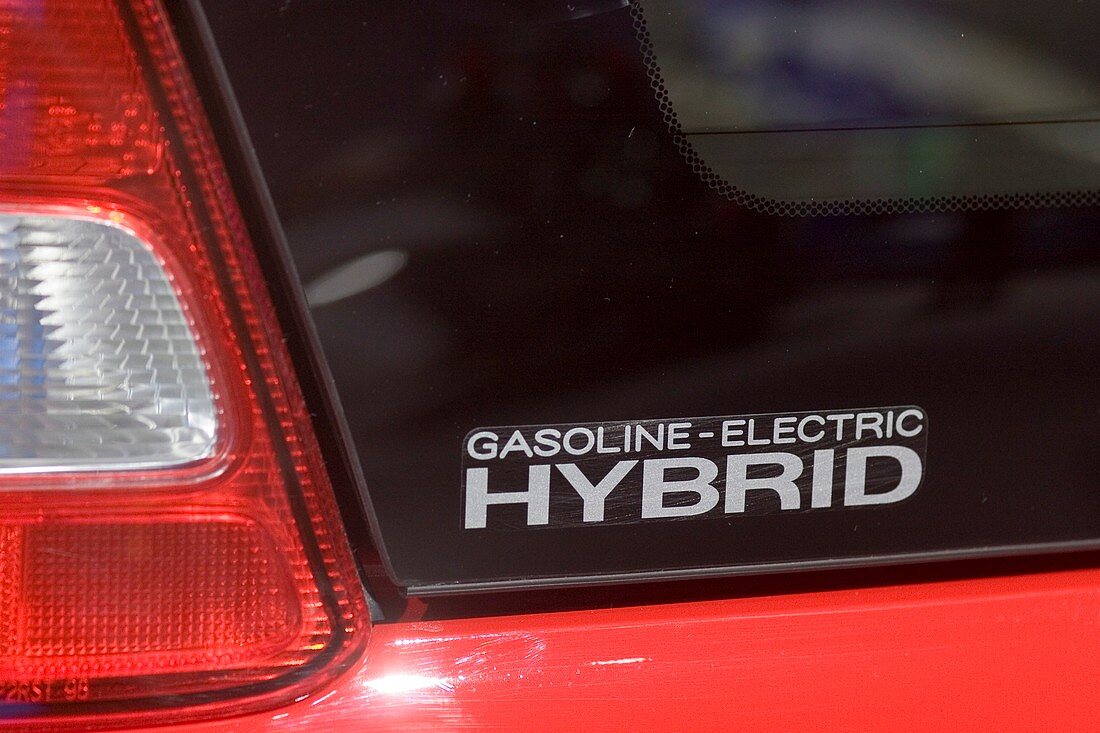 Gasoline-electric hybrid car