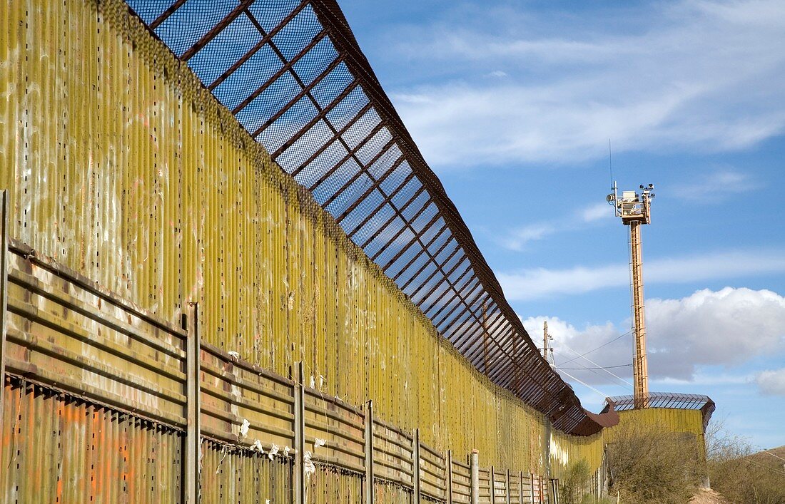 Surveillance tower at US-Mexico border