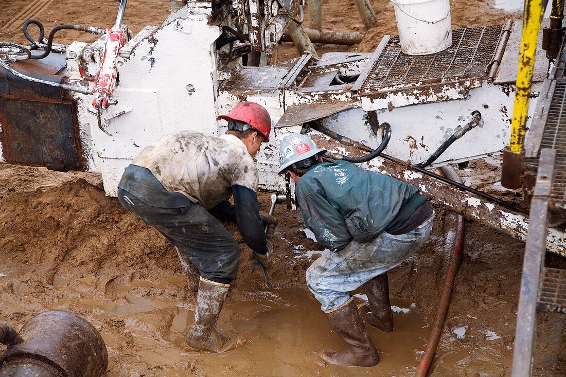 Dismantling a natural gas drilling rig