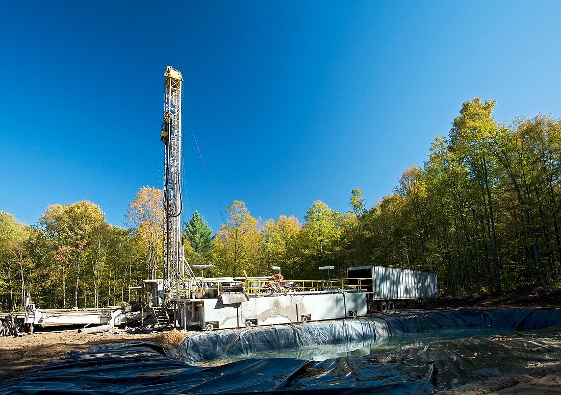 Natural gas drilling rig