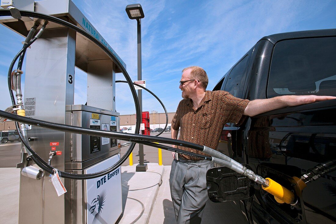 Refuelling a natural gas vehicle