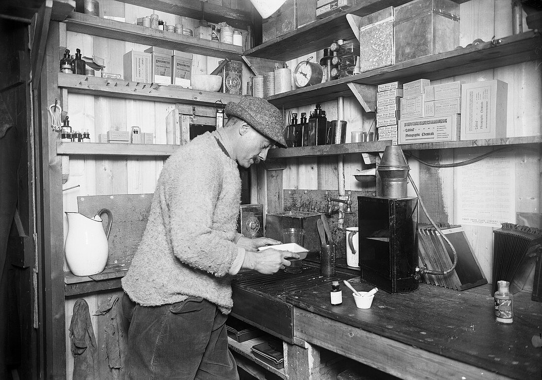 Ponting's darkroom in Antarctica,1911