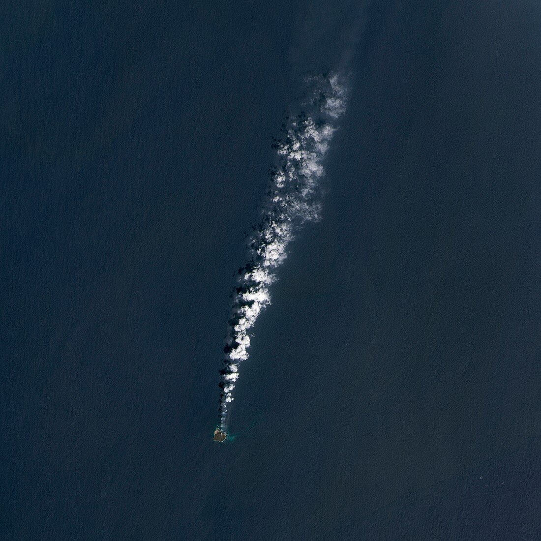 Nishinoshima volcanic eruption,Landsat 8