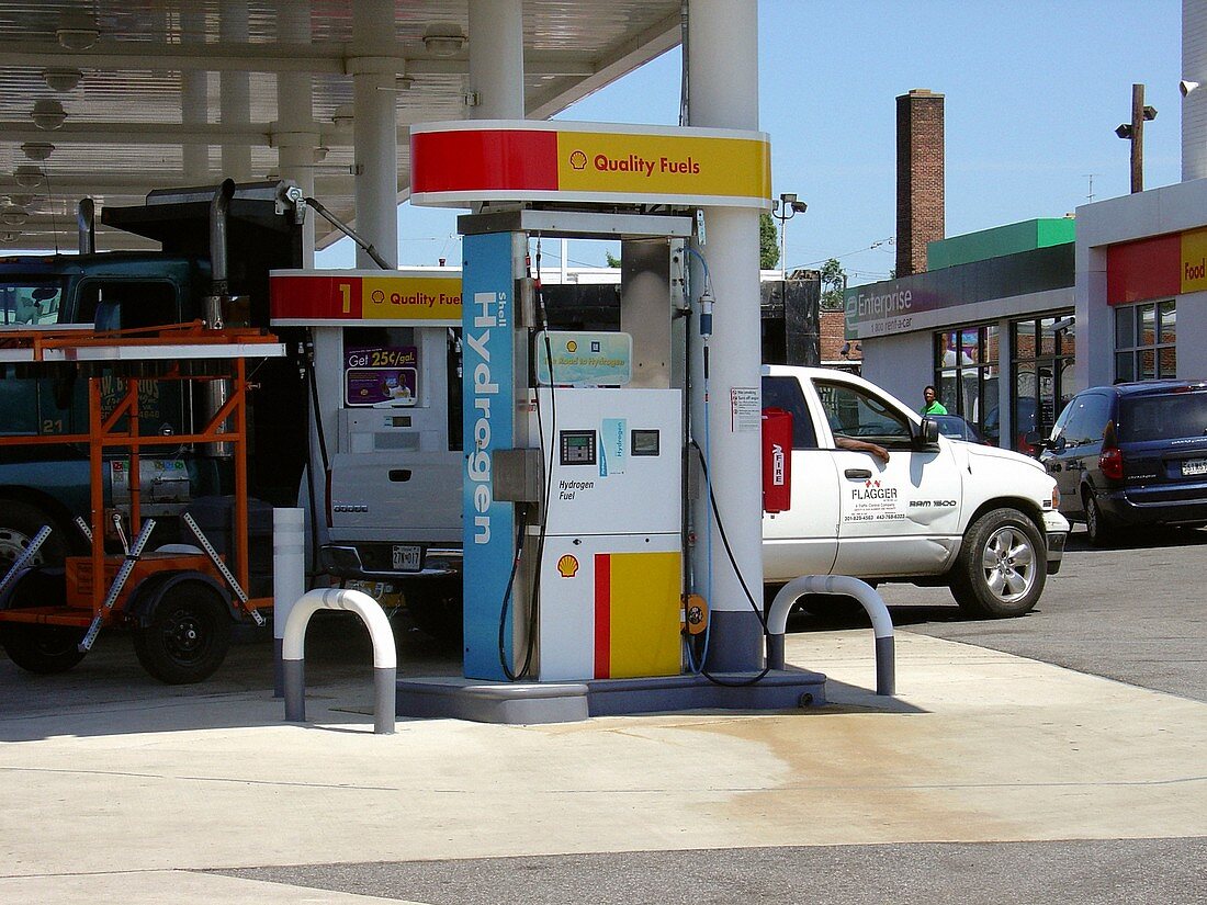 Hydrogen pump at a petrol station,USA
