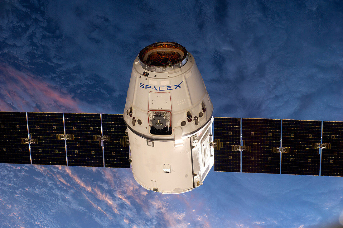 SpaceX Dragon capsule at the ISS,2014