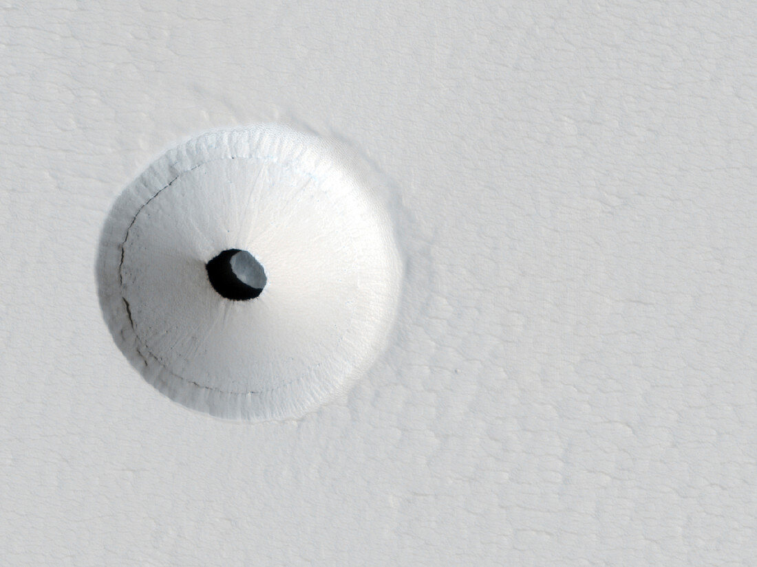 Pavonis Mons,Mars,MRO image